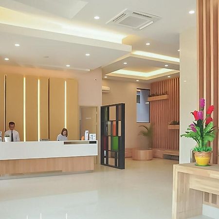 Hotel Mutiara Mitra Reddoorz 파당시뎀푸안 외부 사진