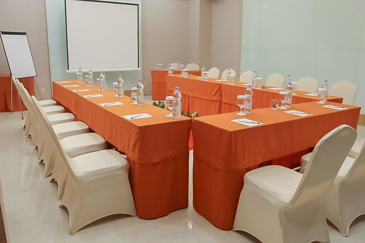 Hotel Mutiara Mitra Reddoorz 파당시뎀푸안 외부 사진