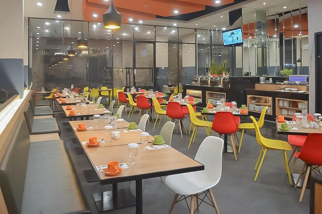 Hotel Mutiara Mitra Reddoorz 파당시뎀푸안 외부 사진