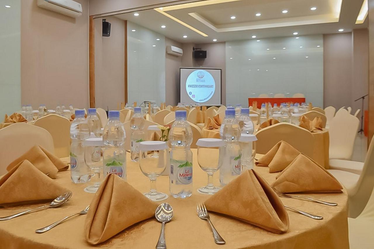 Hotel Mutiara Mitra Reddoorz 파당시뎀푸안 외부 사진