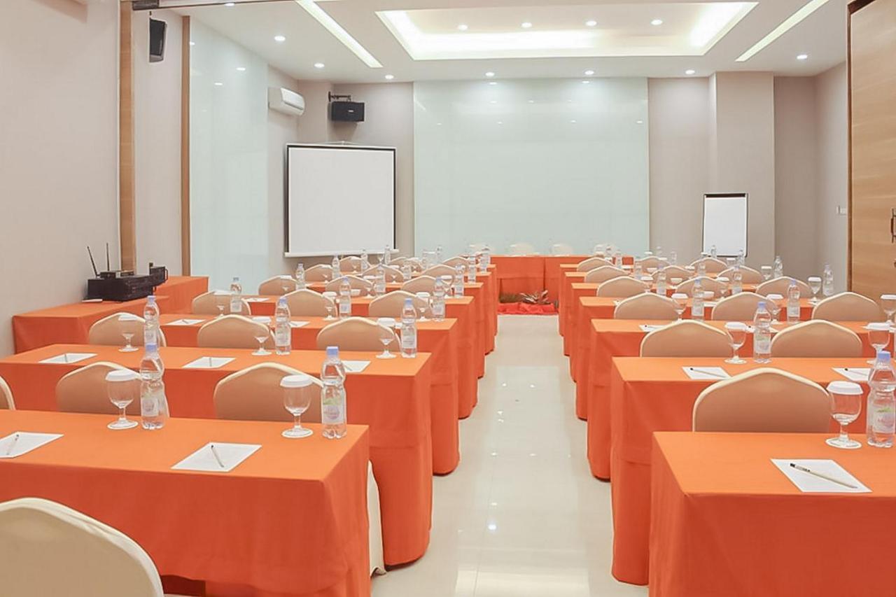 Hotel Mutiara Mitra Reddoorz 파당시뎀푸안 외부 사진